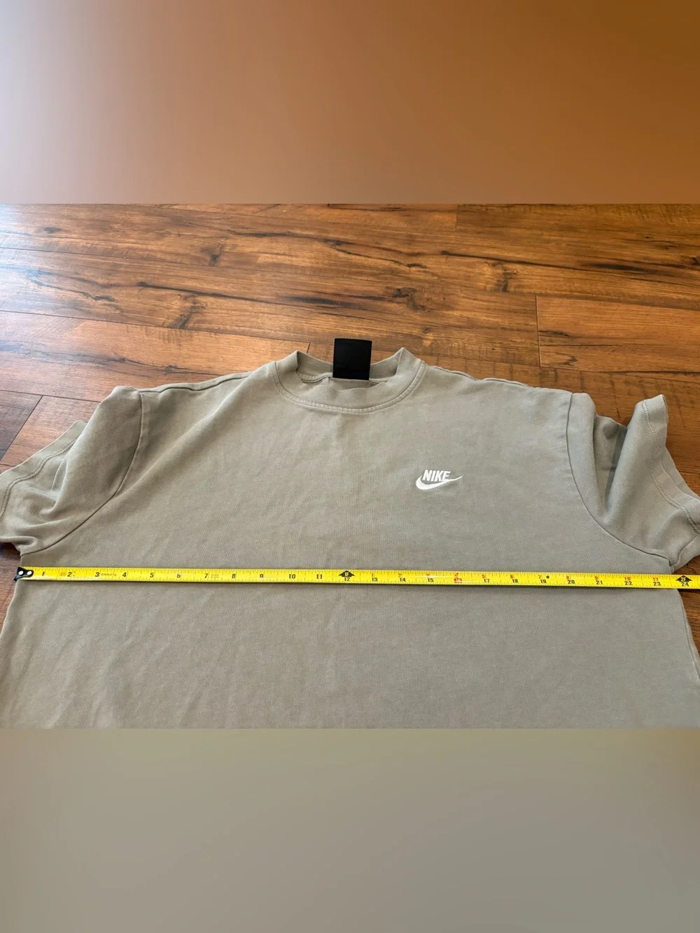 Nike Sportswear Essential Women’s Crop T-Shirt Size Large Khaki Olive Tan Boxy - Picture 6 of 7
